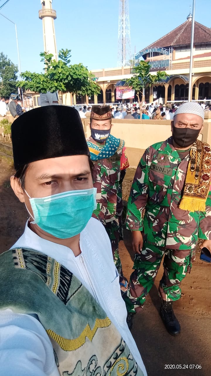 Anggota dari Koramil Kec. Jabung ( Pak Budi) dan Staff Puskesmas Jabung ( Zainal SKM M Kes)