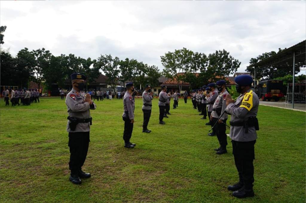 Halal Bihalal Ala Sat Brimob Polda Banten Ditengah Pandemi Covid-19 Halal Bihalal Ala Sat Brimob Polda Banten Ditengah Pandemi Covid-19