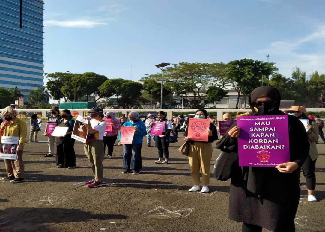 peserta aksi protes RUU PKS ( sumber: instagram @jaringanmuda )