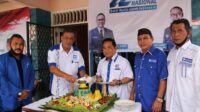 Pemotongan Nasi Tumpeng oleh DPW PAN Babel di HUT Ke-22 PAN