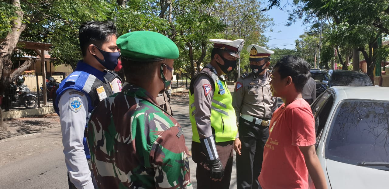 Operasi Yustisi Gabungan memberikan himbauan kepada masyarakat agar tetap menggunakan masker