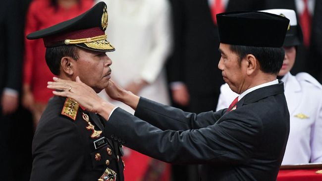 Presiden Jokowi memberi perintah tegas kepada Kepala Kepolisian (Kapolri) Idham Azis