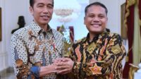 Ketua Umum DPN KIB, Reinhard Parapat bersama dengan Jokowi di Istana Negara