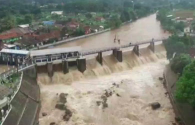 Bendungan Katulampa siaga 3, warga Jakarta diharap waspada banjir kiriman (Sumber : pojoksatu.id)