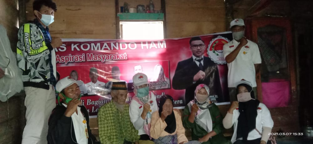 Ketua DPC Lalan, Bapak Pendi (topi putih, switer hitam), Fhoto Istimewa 