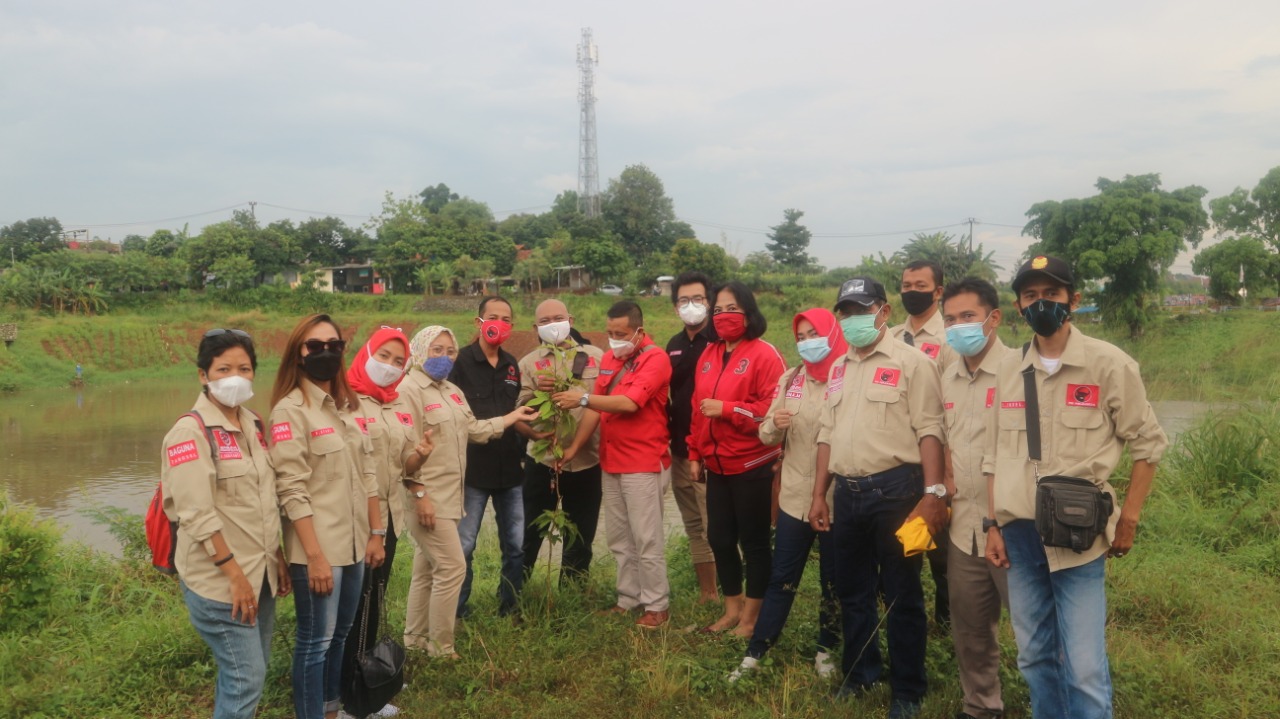 Dewan Pimpinan Cabang (DPC) dan Pengurus Anak Cabang (PAC), serta Ranting Badan dan Sayap Partai, hingga Simpatisan, dihadiri Kepala BSPN dan Baguna dalam kegiatan 100 bibit pohon di tanam di area Tandon Serpong 
