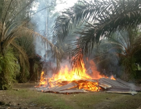 Rumah Korban Kebakaran  pemilik rumah atas nama pak tasim yang beralamatkan RT 04 RW 01 Desa Bandar Agung Kecamatan lalan, Sumatera Selatan