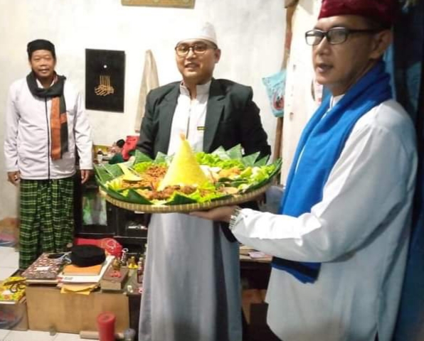 Ketum Komando Ham, M. Indra Gunawan menggelar Acara Tasyakuran tersebut digelar dikediaman Dewan Penasehat dikampung Talok Masjid, Desa Talok, Kecamatan Kresek Kabupaten Tanggerang (Pakai Peci Putih). Fhoto Istmw