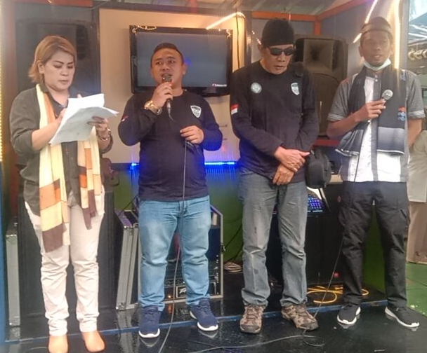 Ketua PADI (Perkumpulan Advokat Betawi) Tangsel, Jaka Syahroni, S.H ( Pakai kaos hitam memberi sambutan )