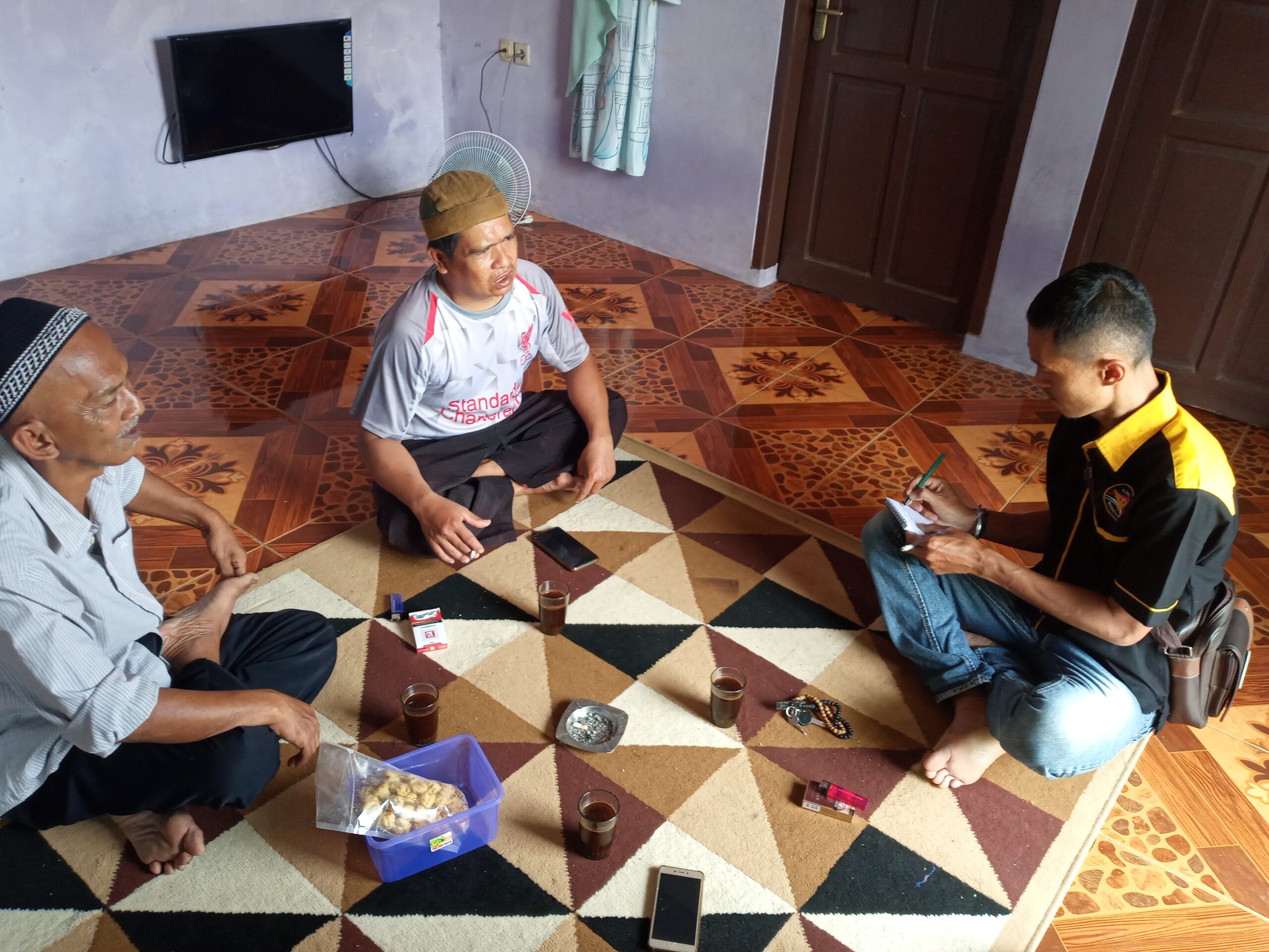 Penjuru.id ,-Purwakarta. Korps Indonesia Muda saat lakukan survai di kediaman calon Kepal Desa