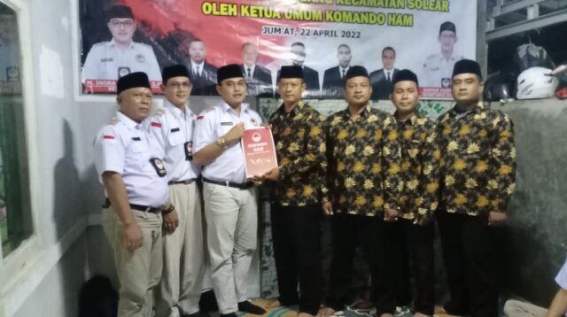 KOMANDO HAM DPC Solear KOMANDO HAM menyerahkan SK DPC Solear (Fht.Istmw)