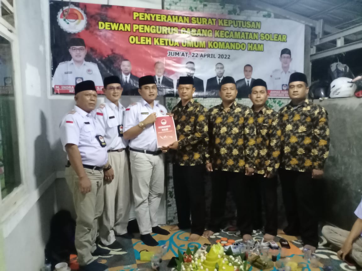 KOMANDO HAM DPC Solear KOMANDO HAM menyerahkan SK DPC Solear (Fht.Istmw)