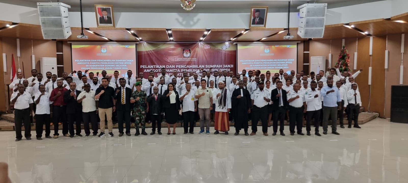 Pelantikan dan pengambilan sumpah janji anggota panitia Pemilihan Distrik (PPD) Sekab Sorong selatan