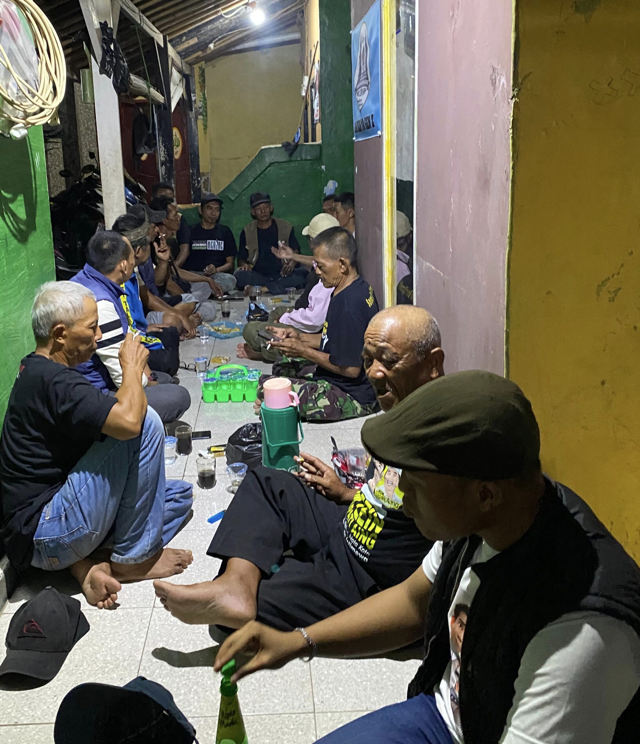 Bro zein disela sela lakukan evaluasi dan pemantapan kemenangan pasangan Zein Jo. 