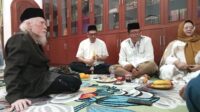 Yahdil Abdi Harahap Staff Khusus Menteri Desa bersama KH. Usfhuri Ansori Pengasuh PP Al Ishlah Jatireja Yahdil Abdi Harahap Staff Khusus Menteri Desa dan PDT bersama KH. Usfhuri Ansori Pengasuh PP Al Ishlah