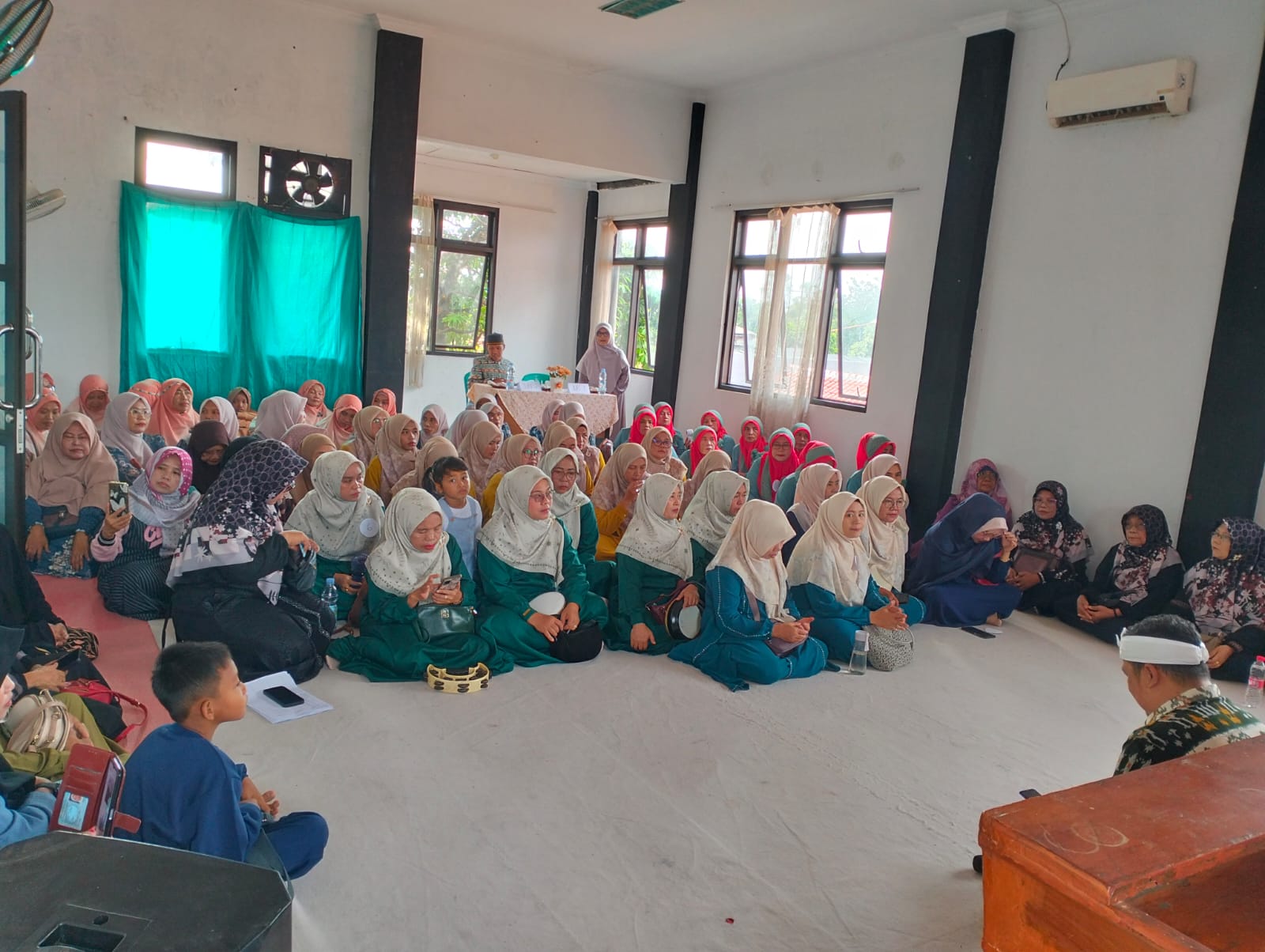 Para Peserta Lomba Hadroh Dan Qasidah. 